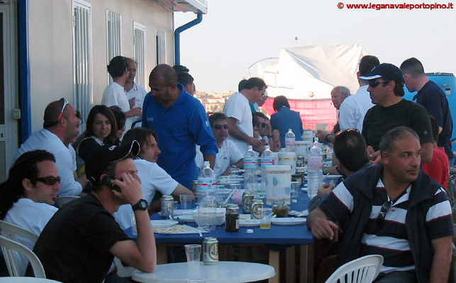 Un'organizzazione pressoch&egrave; perfetta per lo YC Alghero: pranzo a base di prodotti tipici