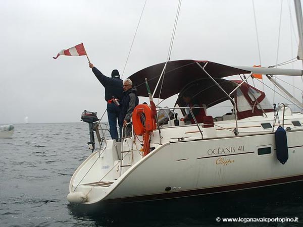 La barca giuria prima della partenza