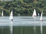 LNI Sulcis - L'istruttore di windsurf Giorgio Culazzu segue le tavole a vela dal gommone appoggio