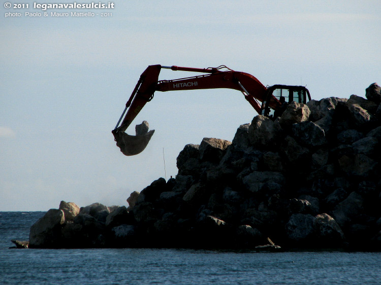 Porto Pino - lavori canale - 29.03.2011
