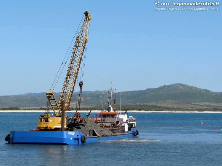 Porto Pino - lavori canale - 07.04.2011
