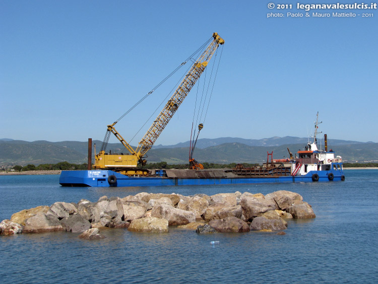 Porto Pino - lavori canale - 07.04.2011
