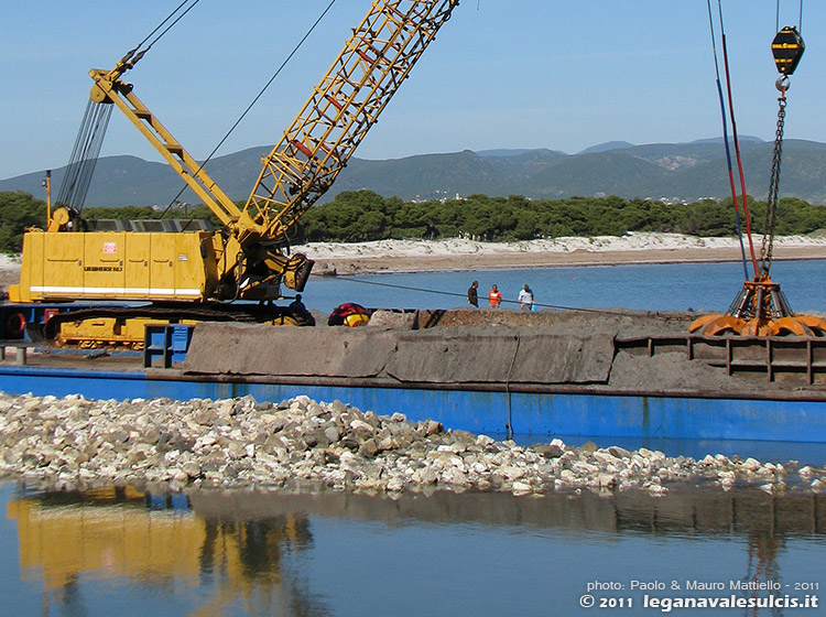 Porto Pino - lavori canale - 07.04.2011
