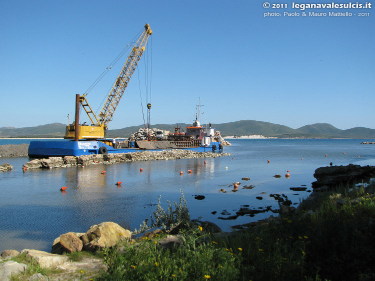 Porto Pino - lavori canale - 07.04.2011
