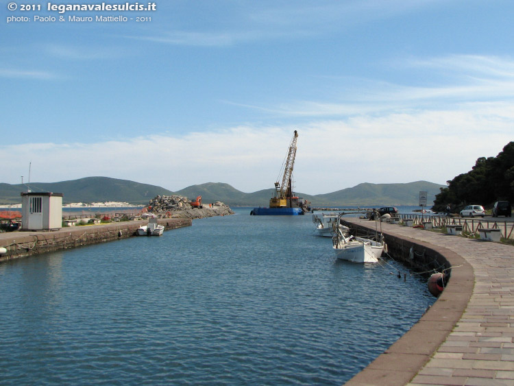 Porto Pino - lavori canale - 15.04.2011
