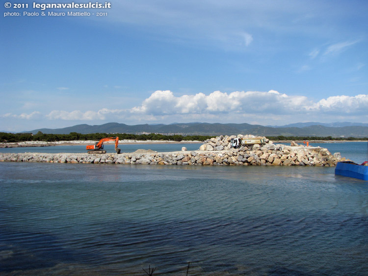 Porto Pino - lavori canale - 15.04.2011
