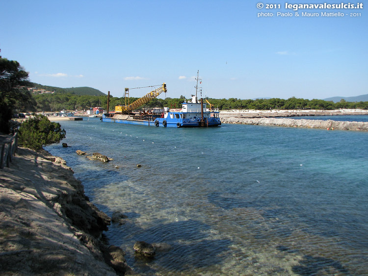 Porto Pino - lavori canale - 20.04.2011
