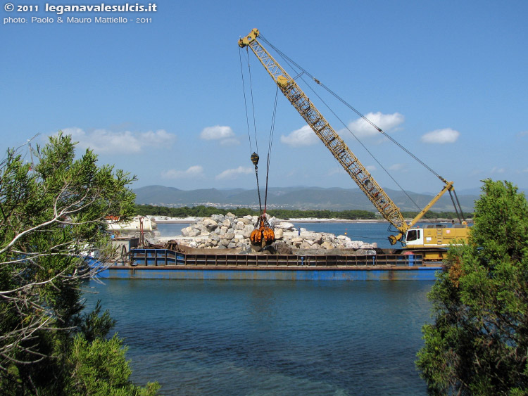 Porto Pino - lavori canale - 04.05.2011
