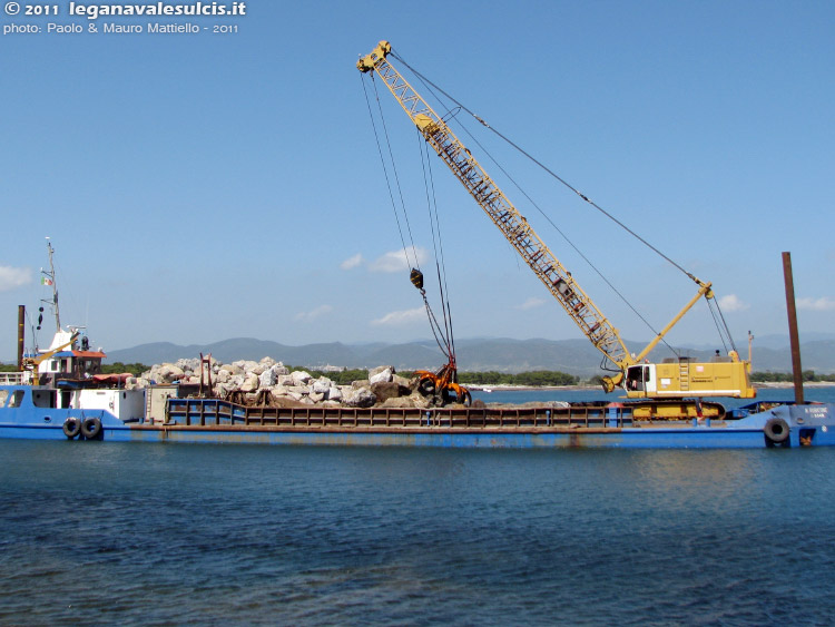 Porto Pino - lavori canale - 04.05.2011
