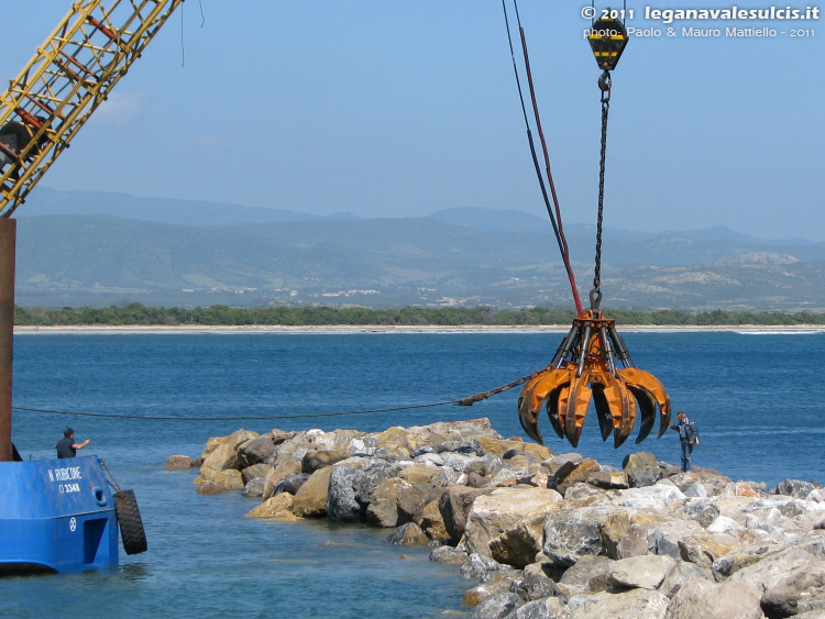 Porto Pino - lavori canale - 04.05.2011
