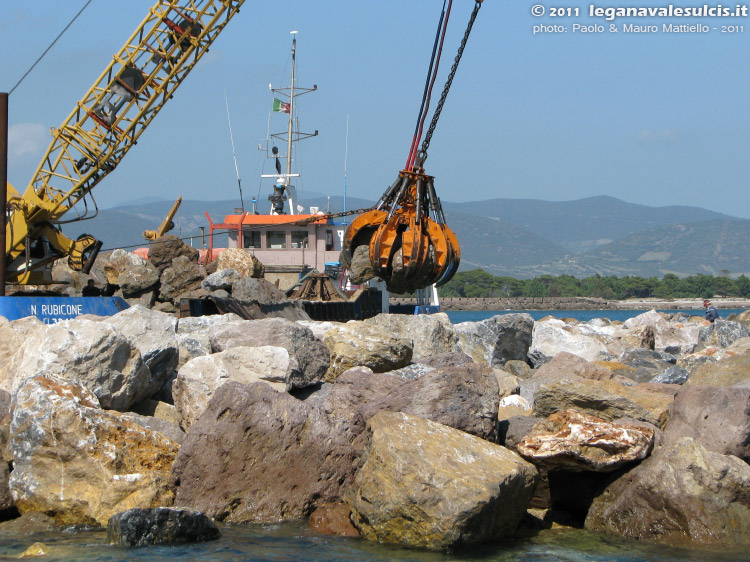 Porto Pino - lavori canale - 04.05.2011
