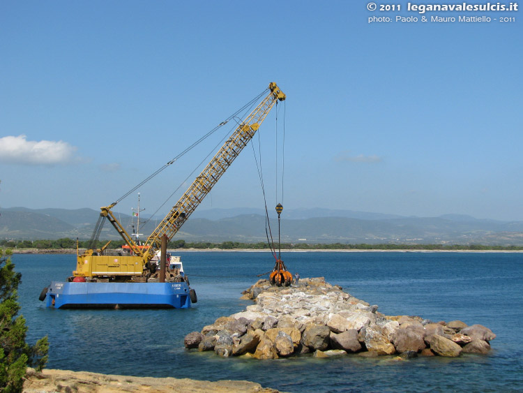 Porto Pino - lavori canale - 04.05.2011
