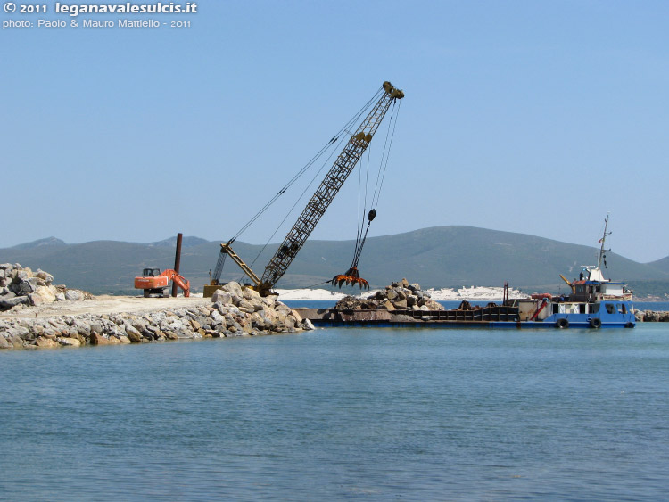 Porto Pino - lavori canale - 11.05.2011
