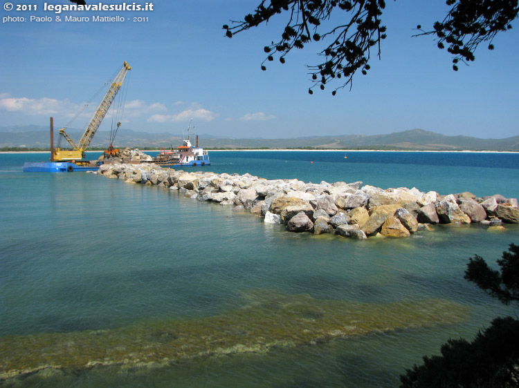 Porto Pino - lavori canale - 11.05.2011
