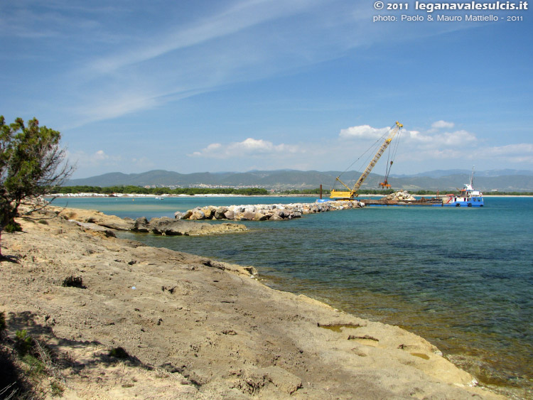 Porto Pino - lavori canale - 11.05.2011
