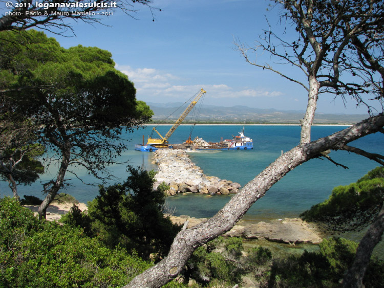 Porto Pino - lavori canale - 11.05.2011
