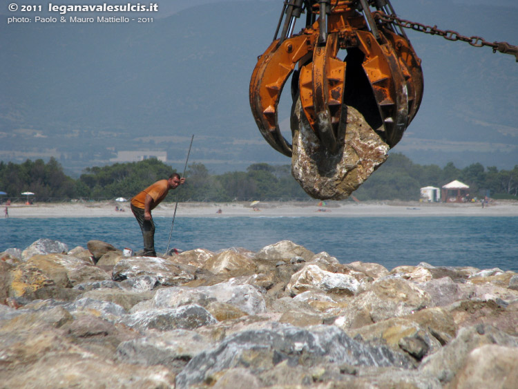 Porto Pino - lavori canale - 26.05.2011
