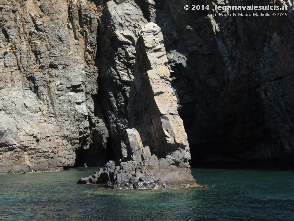 LNI Sulcis - Agosto 2014,roccia presso Cala Mala (Cala Piombo)
