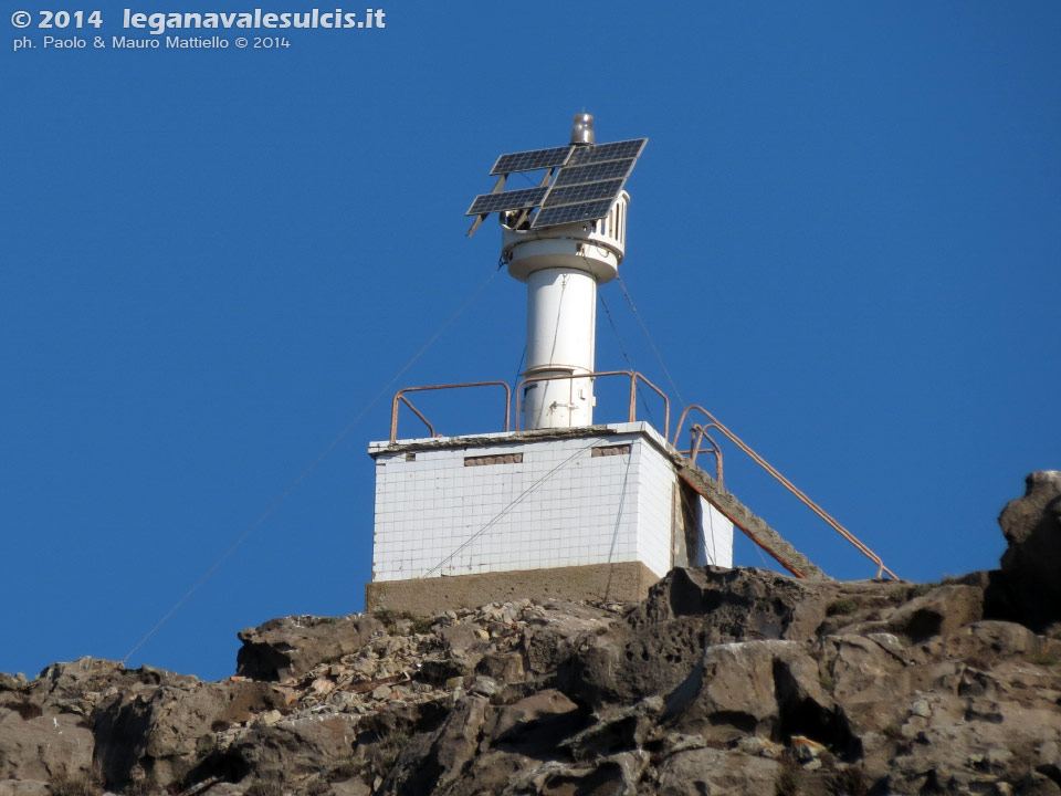 LNI Sulcis - Agosto 2014,fanale della sommit Isola del Toro
