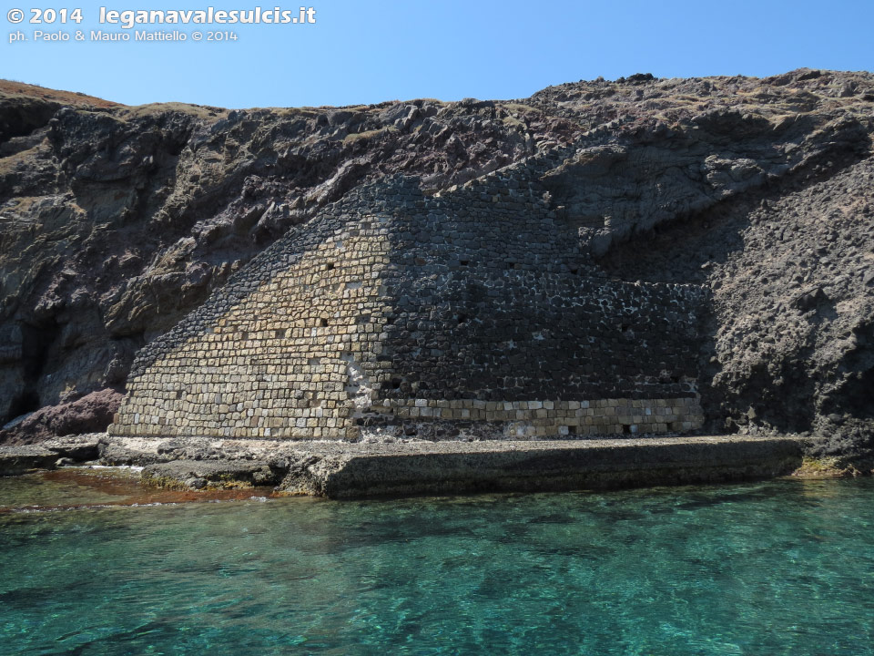 LNI Sulcis - Agosto 2014,Isola La Vacca (S.Antioco), scalinata e vecchio molo
