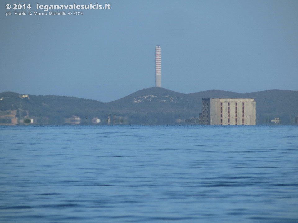 LNI Sulcis - Agosto 2014,ex centrale di S.Caterina e ciminiera della centrale di Portovesme
