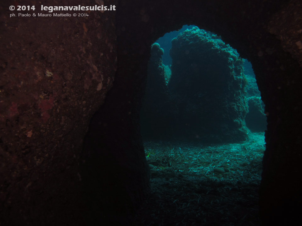 LNI Sulcis - 2014 - Grotta (profondit 20 metri) tra Punta Menga e Porto Pinetto, simile ad una galleria