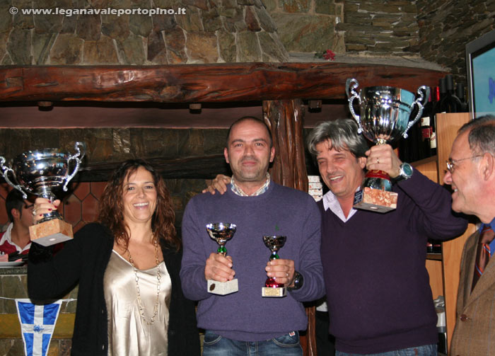 I Campioni Sociali con il secondo classificato per la cat. Hobie Cat 16 Guido Perrotti