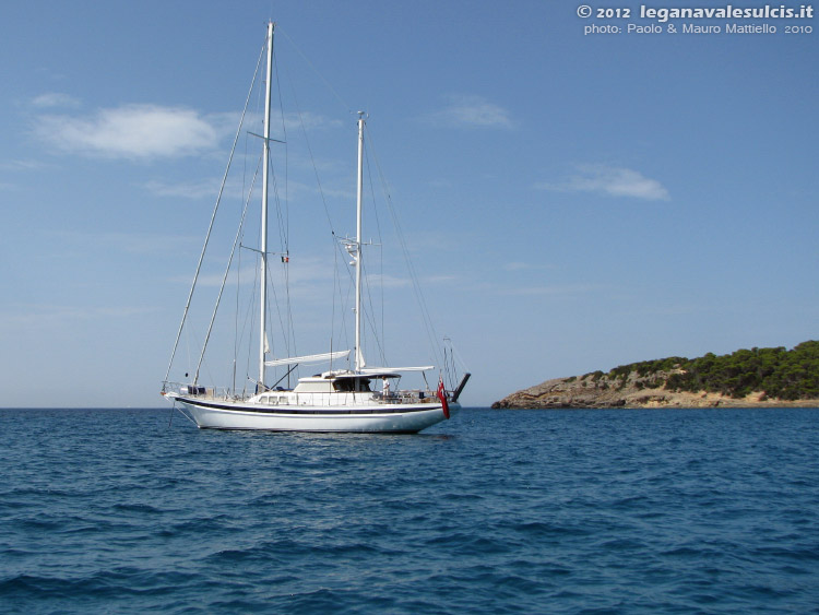 Porto Pino - Barche - 2010, prima spiaggia