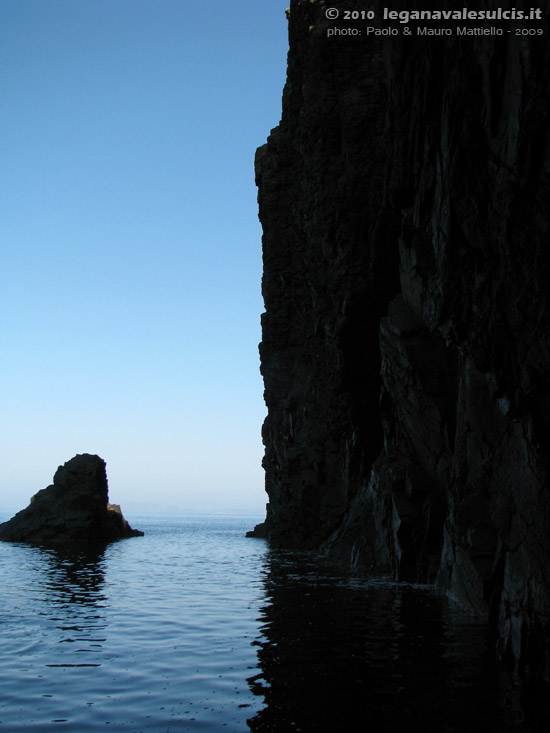 Porto Pino - 2009, all'uscita della grande grotta di Cala Piombo