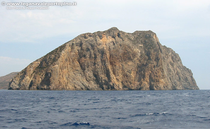 Capo Teulada - 2002, il grande Capo Teulada visto esattamente da sud, un po' al largo