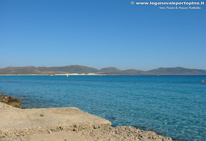 Porto Pino - Acqua meravigliosa durante un pomeriggio di giugno, dal molo centrale
