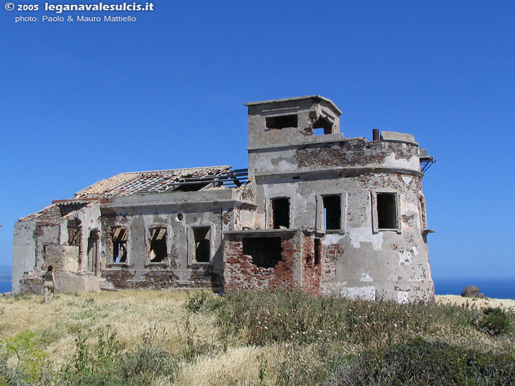 Rudere dell'ex Semaforo, osservatorio della marina attivo tra la fine del XIX e met&agrave; del XX secolo.