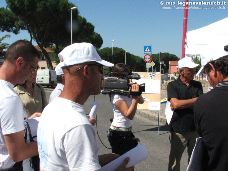 LNI Sulcis - Presenti anche alcuni rappresentanti della Compagnia del Moro, associazione di Sant'Antioco gemellata con la nostra sezione. In questa foto Gabriele e Marco.
